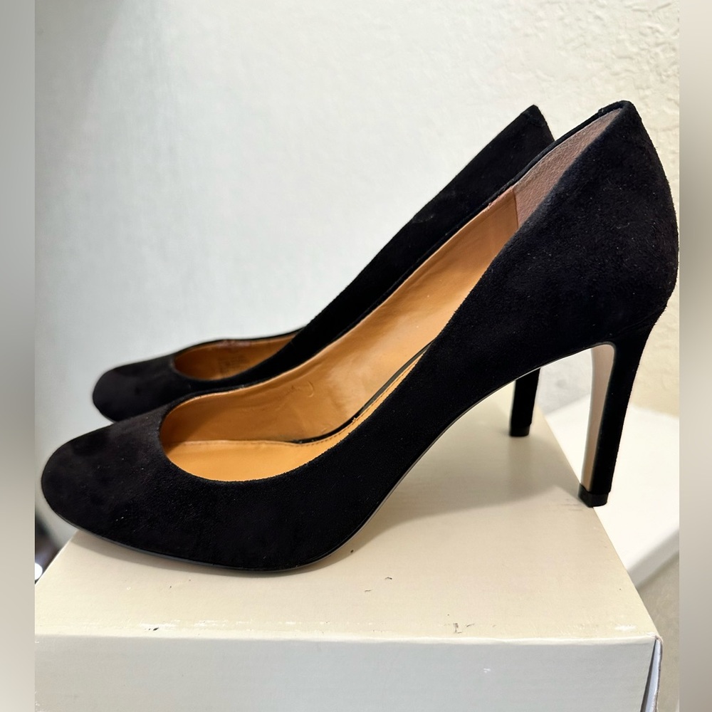 Banana Republic Black suede shoes Elyza style